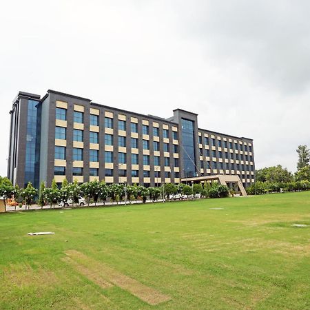 Golden Blossom Imperial Resorts Lucknow Luaran gambar