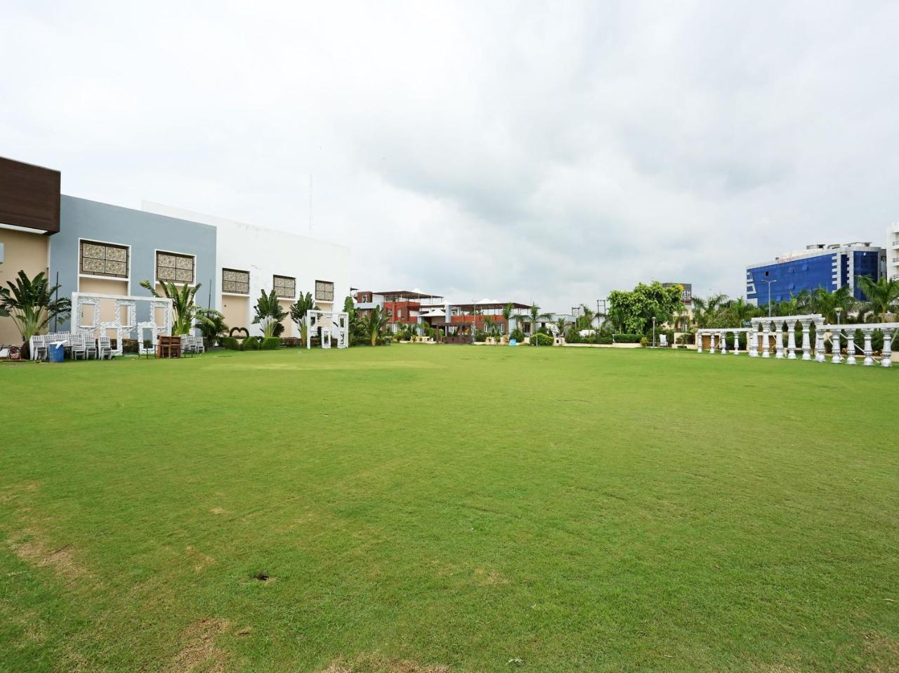 Golden Blossom Imperial Resorts Lucknow Luaran gambar
